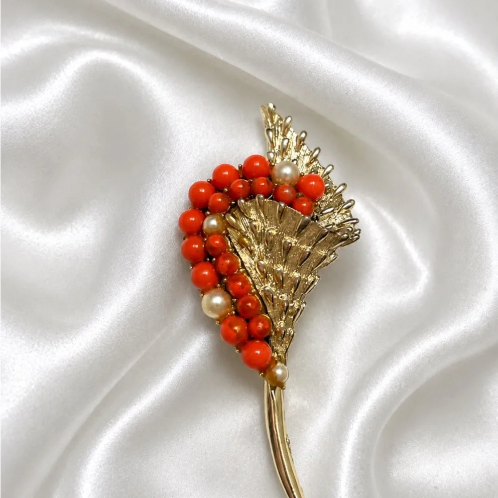 Vintage Large CORO TWISTED LEAF Goldtone Faux Amber & Pearls Coral Brooch